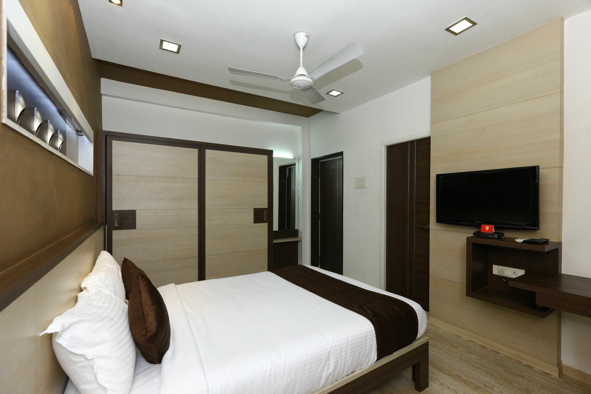Oyo 9911 Apartment Shylee Niwas شيناي المظهر الخارجي الصورة