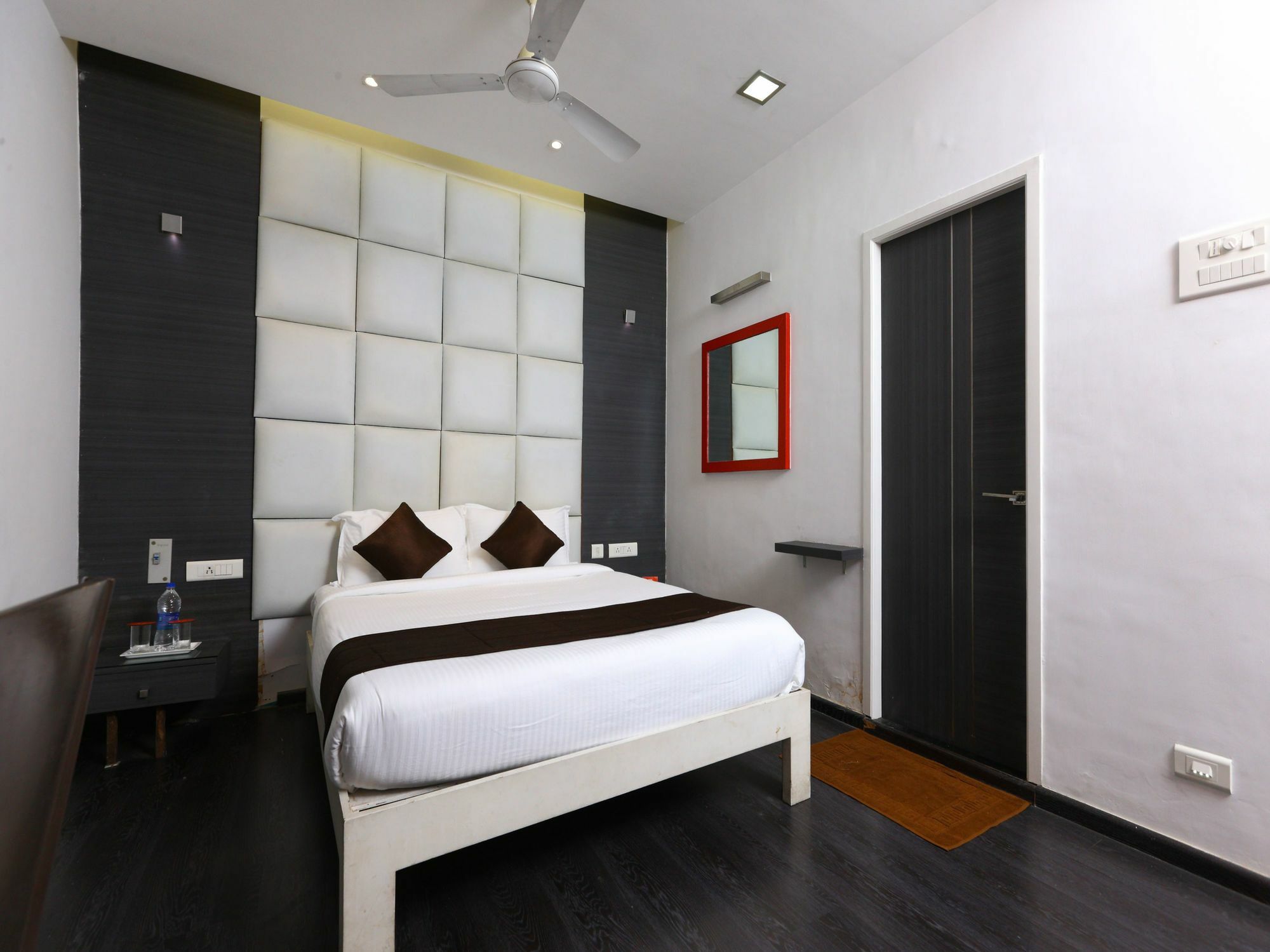 Oyo 9911 Apartment Shylee Niwas شيناي المظهر الخارجي الصورة
